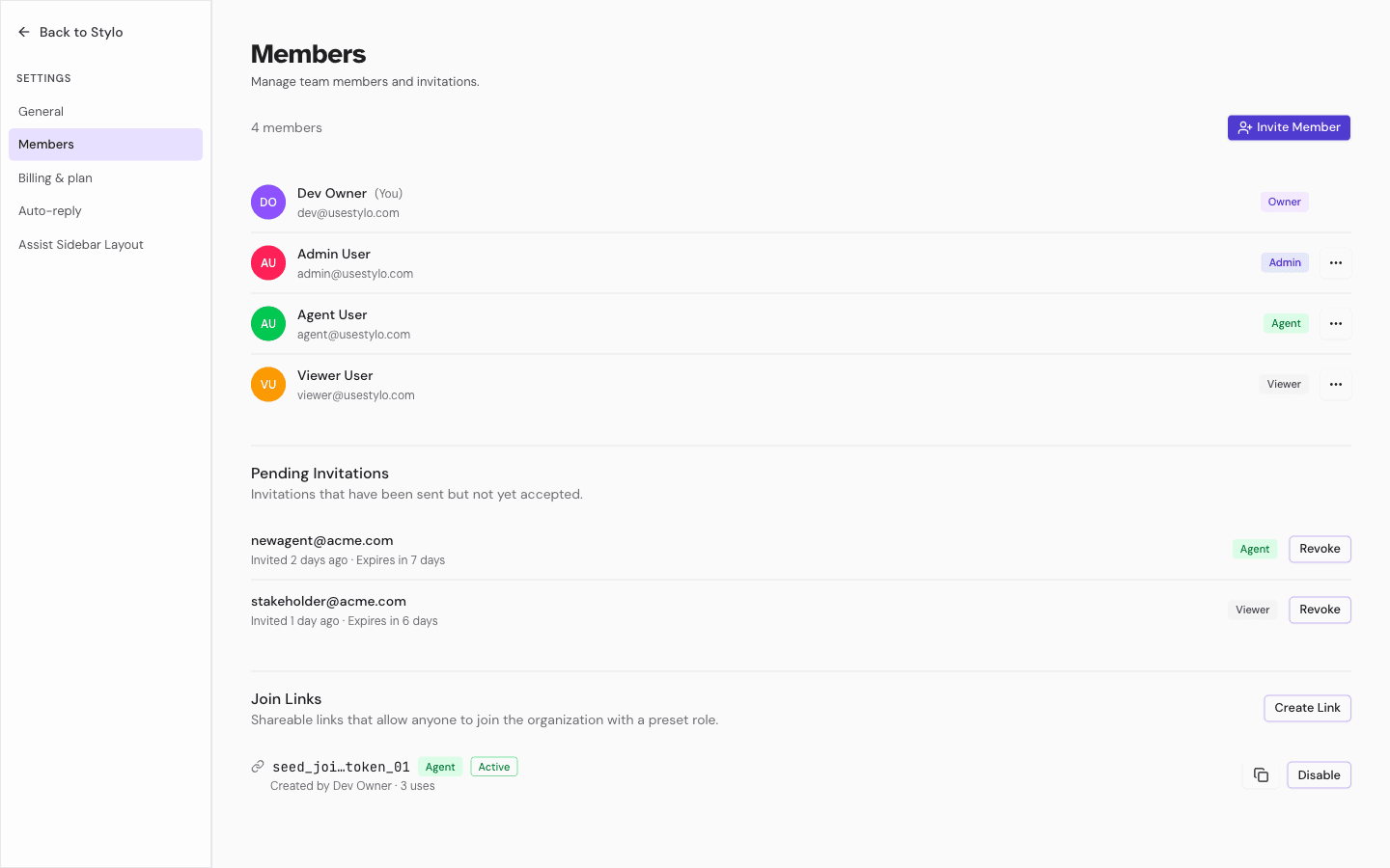 Members settings page showing the member list with owner, admin, agent, and viewer role badges, a Pending Invitations section, and an active join link